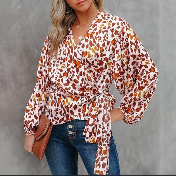 Aakaa Milan Kiss Ecru Floral Star Patterned Genuine Wrap Style Peplum Sleeve Top - Picture 2 of 15